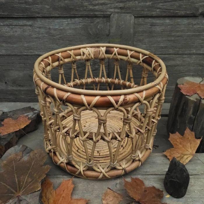 FININSH RATTAN BASKET